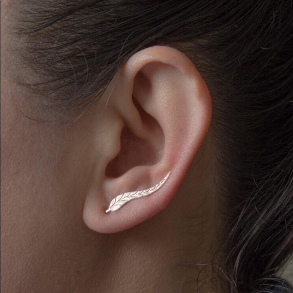 Feather stud lobe earrings